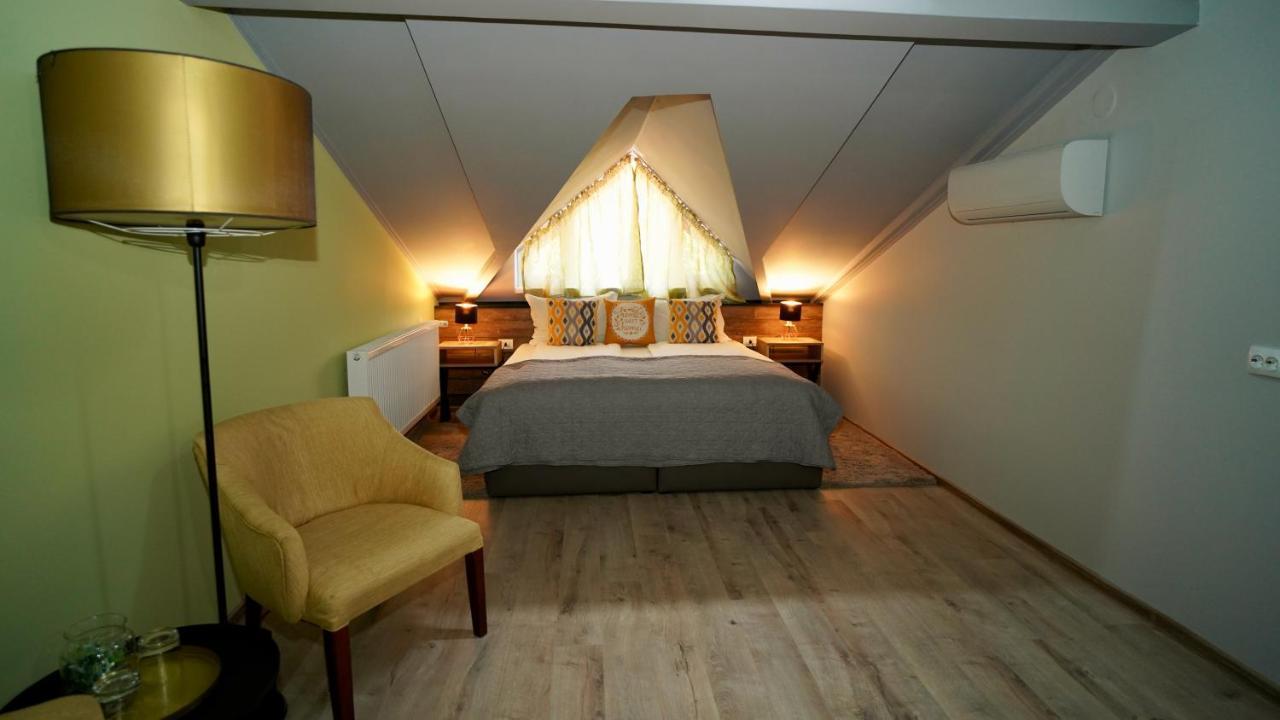 Corvin House Otel Hunedoara Dış mekan fotoğraf
